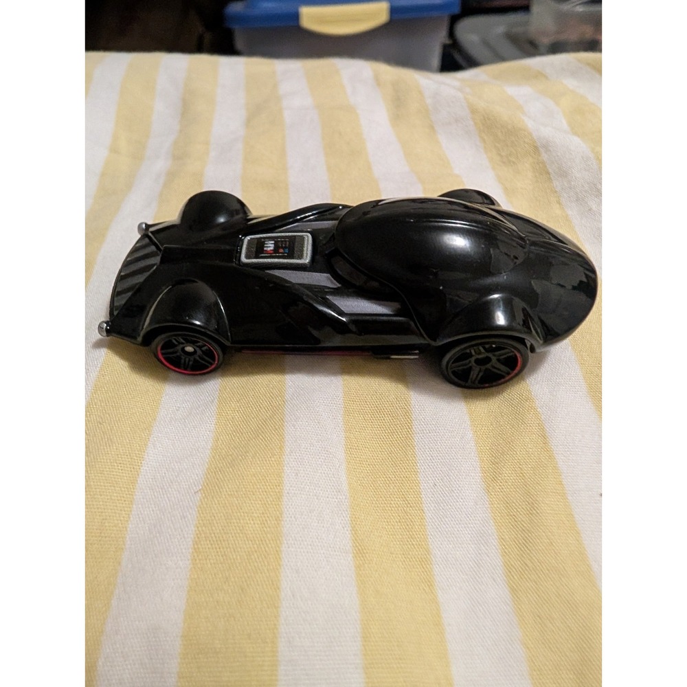 Mattel Hot Wheels 2011 Darth Vader Car DYH41 Lights Sounds Star Wars Toy